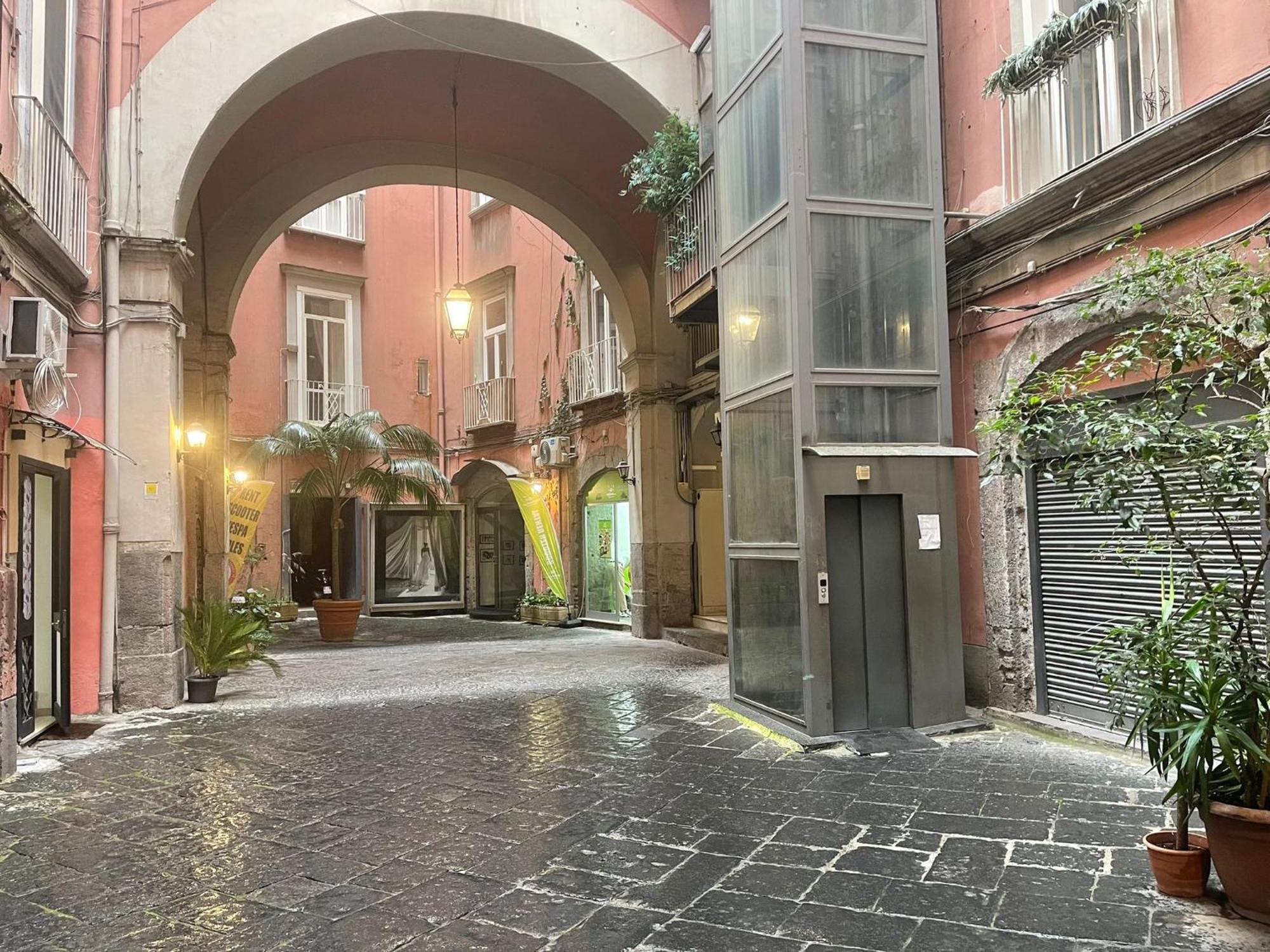 Urban Chic Suite Toledo Napoli Esterno foto